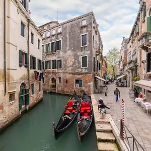 https://loft-san-stae-18-27.hotelinveneto.com